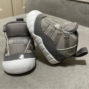 Jordan Toddler Grey and White Slip-On Sneakers